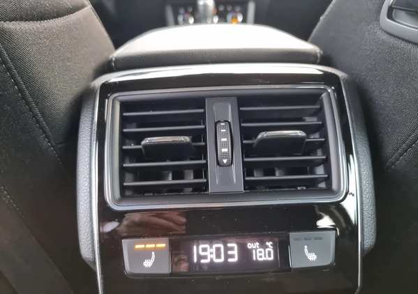 Skoda Superb cena 106899 przebieg: 72000, rok produkcji 2018 z Sosnowiec małe 742
